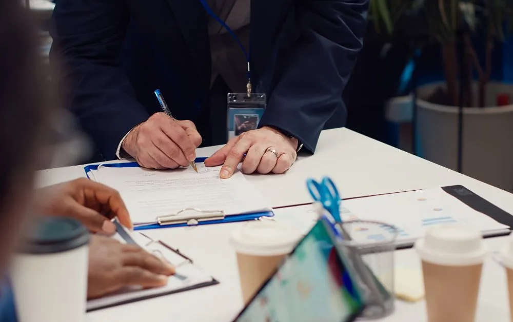 Choosing the Right Compliance Partner in Dubai